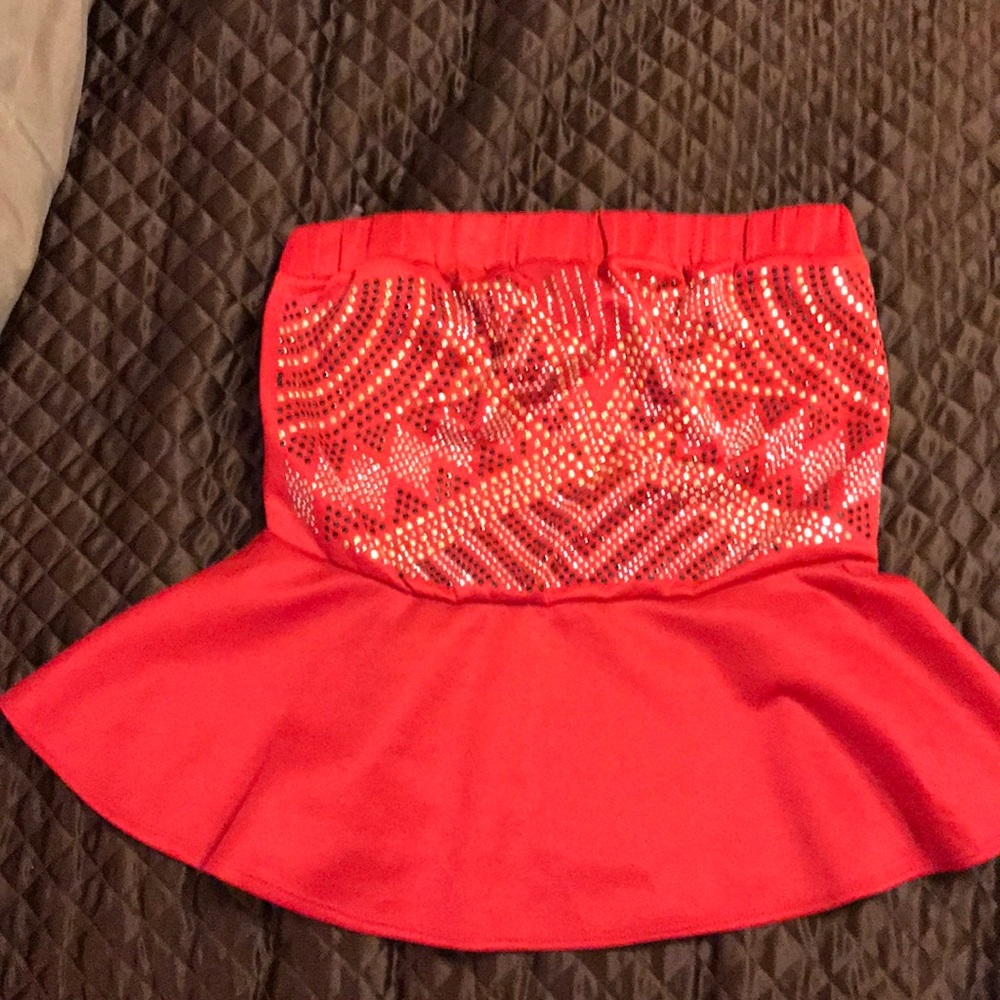 Cute strapless top!